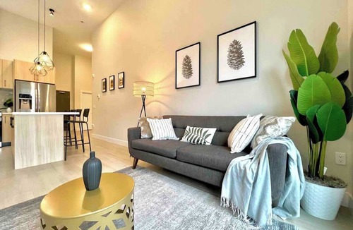 South Newton House | The Retreat Suite + Free Parking
