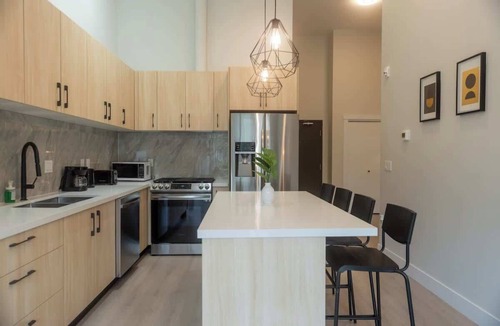 South Newton House | The Retreat Suite + Free Parking