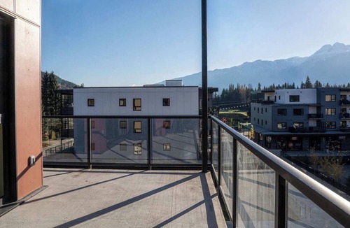 Revelstoke Condo | The Ridge - 3 Bedroom Condo|Roof Top Hot Tub