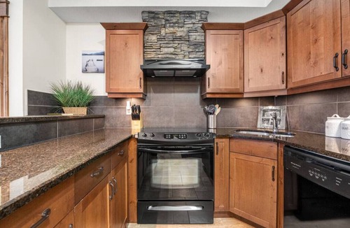Radium Hot Springs Apartment | The Sable Forest Side | Pool | Hot Tub | Top Floor
