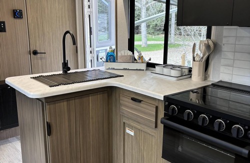 Rocky Mountain House House | The Salem RV Rental - Spacious, family-friendly RV getaway with all essentials included for a comfortable camping stay