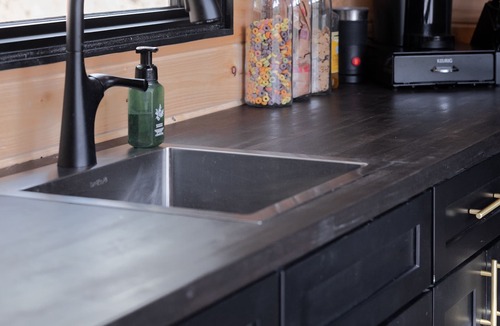 Newport Landing Cottage | ☆The SeaCan☆Adults Only Retreat☆HotTub&Sauna☆
