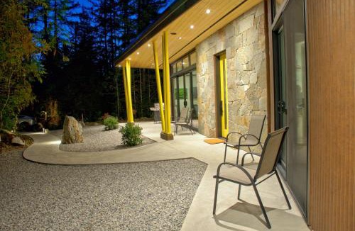 Madeira Park House | The Shed at Moon Dance
