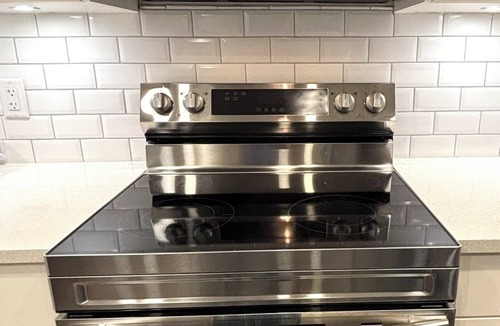 Southwest Mission Apartment | The Shore & Vine - 2 Bedroom Suite w/Private Hot Tub, Full Kitchen, Laundry,BBQ