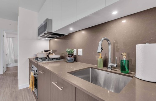 Eau Claire Apartment | The Silverwood Corner DT Steps to Riverwalk