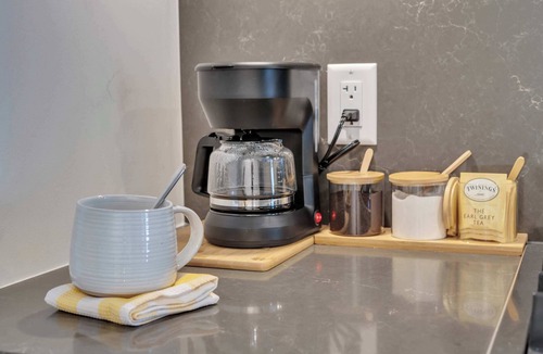 Eau Claire Apartment | The Silverwood Corner DT Steps to Riverwalk