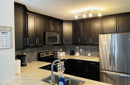 Stonebridge House | The Sophie's @ Sask (3BR/2.5BA)
