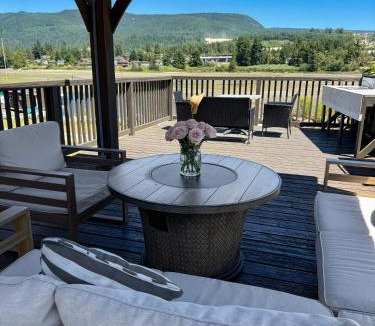 Sechelt Hotel | The Spot at Porpoise Bay