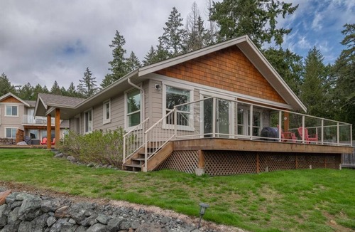 Port Alberni Cabin | The Spot on Sproat Lake