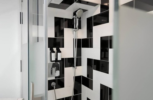 Golden Square Mile Apartment | The Suites | Downtown Montreal : Private Entrance