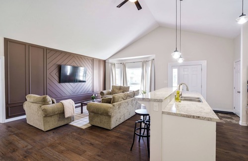 Fenelon Falls House | The Sunflower 4Bdrm Cottage | Walk to Lake Cameron & Downtown Fenelon Falls