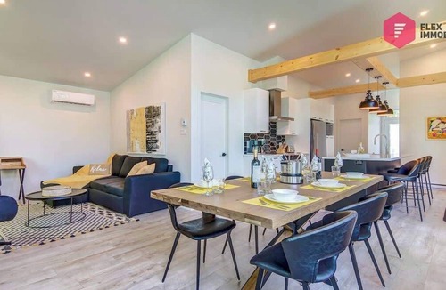 Pont-Rouge House | The Sunny-Haus in Portneuf - Private hot tub, Pool