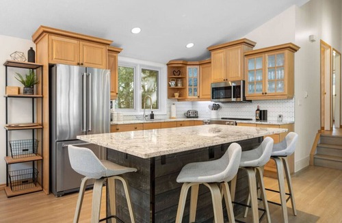 Windermere House | The Timbersmith | Hot Tub | Fire Pit | Deck | Pets