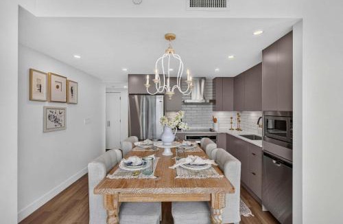 Downtown Kelowna Apartment | The Traditional A Luxury Terrace Escape that Sleeps 4