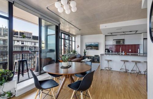 Gastown Apartment | The W, Modernized 2 bedroom Downtown Highrise