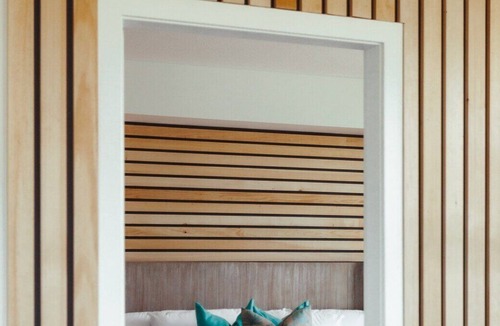 Downtown Kelowna Apartment | The Wakiki Retreat ❀ 2 Min To Beach + Amazing views