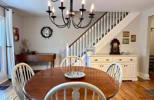 Port Hope Apartment | The Walton Cozy and Charming, Steps to Downtown