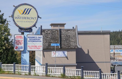 Regional District of Nanaimo Hotel | The Waterfront Suites and Marina