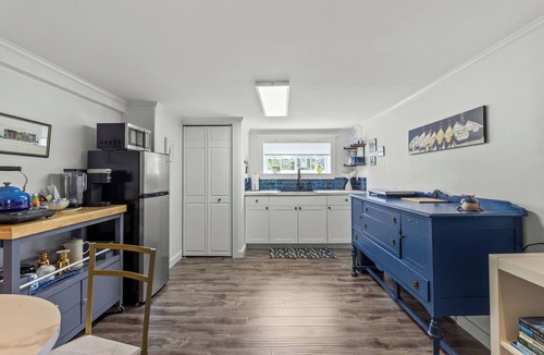 Terra Nova Apartment | The Whistling Kettle | King Studio Near Downtown