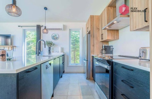 Pont-Rouge House | The Woodpecker of Portneuf - 65in TV Sonos SPA Pool