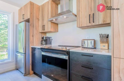 Pont-Rouge House | The Woodpecker of Portneuf - 65in TV Sonos SPA Pool