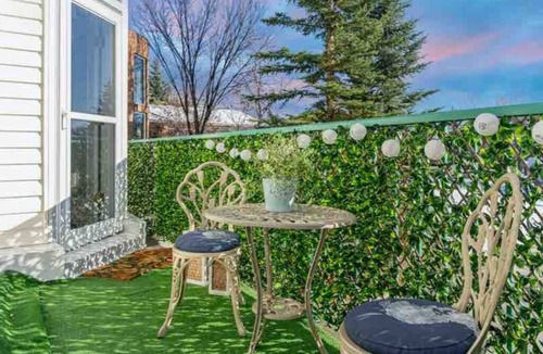 Calgary Condo | This condominium is a 2 bedroom(s), 1 bathrooms, located in Calgary, AB.