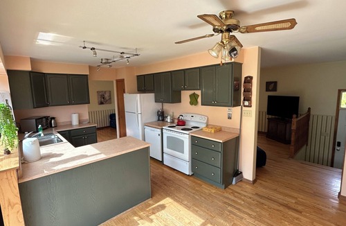 Grafton House | This house is a 2 bedroom(s), 1.5 bathrooms, located in Grafton, ON.