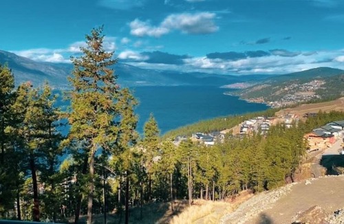 McKinley House | This townhouse is a 2 bedroom(s), 2.5 bathrooms, located in Kelowna, BC.
