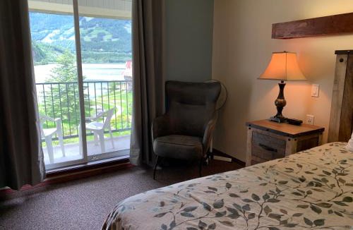 Revelstoke Hotel | Three Valley Lake Chateau