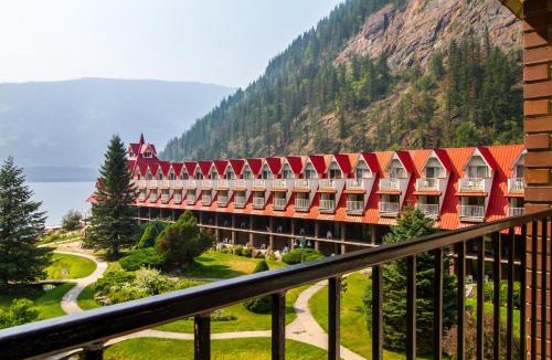 Revelstoke Hotel | Three Valley Lake Chateau