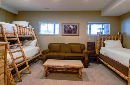 Fernie House | Thunder Ridge Chalet by Fernie Lodging Company
