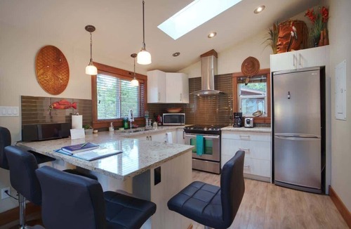 Port Renfrew Cottage | Tiltin Hilton- Ocean View - Pet Friendly - sleep 4