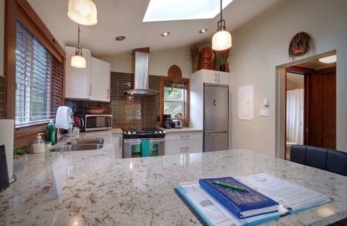 Port Renfrew Cottage | Tiltin Hilton- Ocean View - Pet Friendly - sleep 4