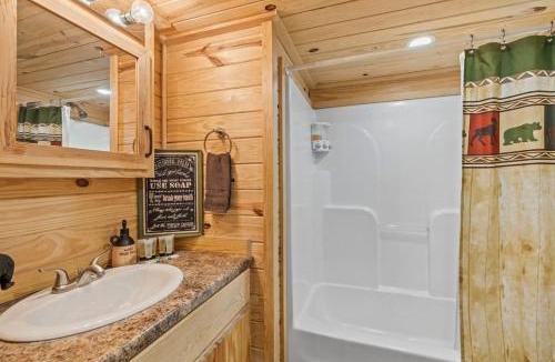 Dillsboro Apartment | Tiny Bearadise - Riverfront Cabin, Deck, Fire Pit & Near the Smoky Mountains!