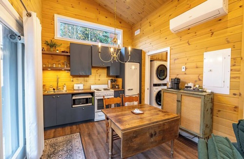 Adstock House | Tiny cottage for 2 -SPA & outdoor -Le EVA