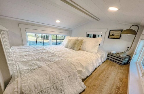 Bednesti House | Tiny House on the farm
