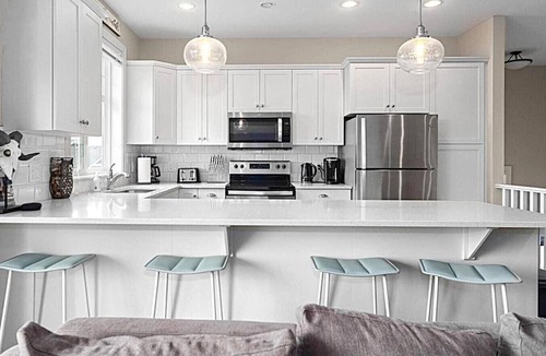 Osoyoos House | Toes in the Sand Cottage #201