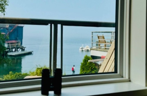 Tofino Condo | Tofino Waterfront Eco Condo - Waterfront downtown location