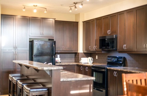 East Kootenay Condo | Top Floor with AC. Hot Tub. Mtn. Views