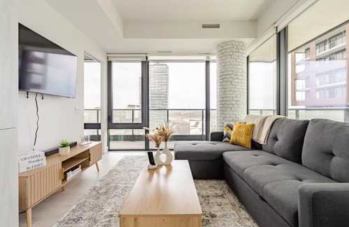 Downtown Toronto Apartment | Toronto 2BR Condo with Lake & CN Tower Views & Free Parking