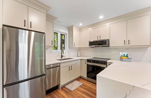 Mimico House | Toronto Tiny House Close to Downtown, Rogers Centre, RBC Amphitheatre, Go Train