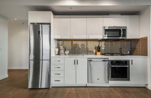 Connaught Condo | Tower Views! Stampede, Pool, FREE Banff Pass!