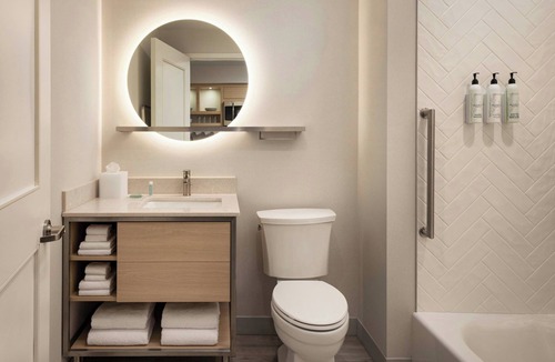 Chilliwack Proper Village West Hotel | TownePlace Suites by Marriott Chilliwack