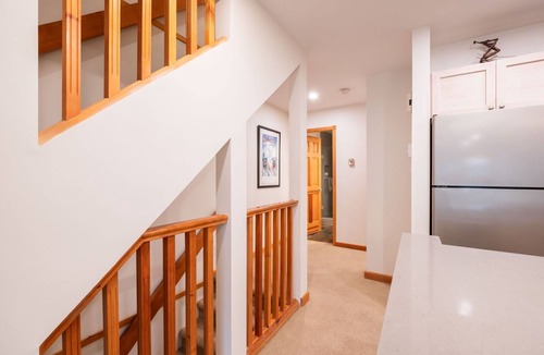 Blackcomb Condo | Townhome BBQ | Smart TV | Private Garage | Wifi