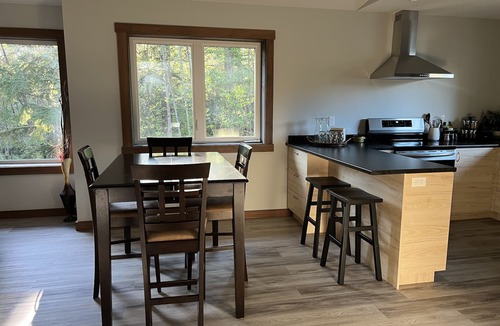 Black Creek House | Tranquil 2 Bedroom Home