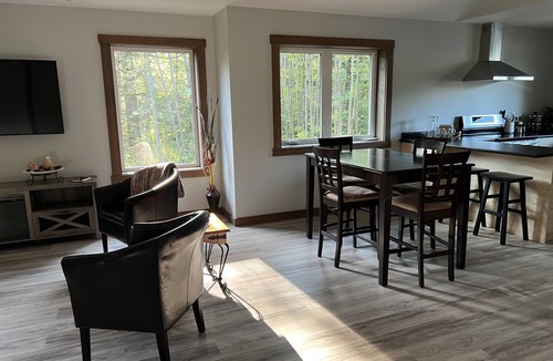 Black Creek House | Tranquil 2 Bedroom Home