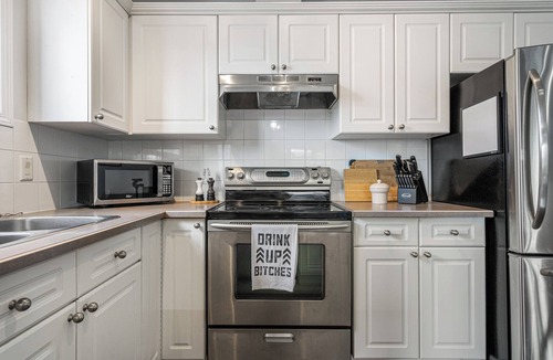 Beltline Apartment | Tranquil Coastal Colour Inspired 2Bdrm w Parking