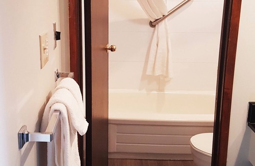 Abbotsford Hotel | Travelodge by Wyndham Abbotsford Bakerview