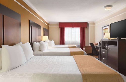 Meadow Lake Hotel | Travelodge by Wyndham Meadow Lake