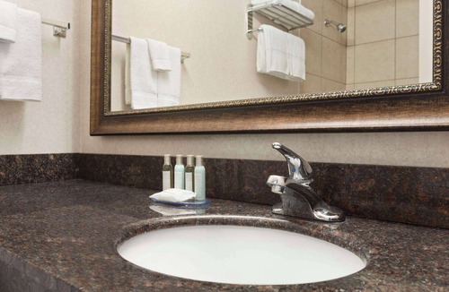 Meadow Lake Hotel | Travelodge by Wyndham Meadow Lake